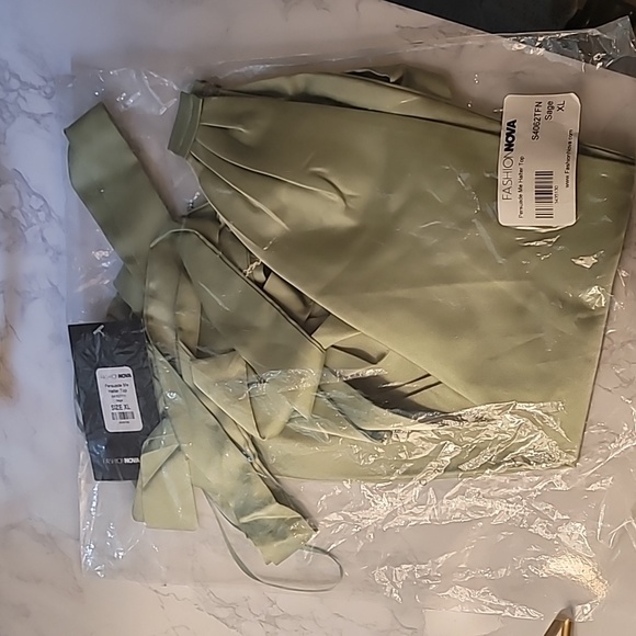 HALTER TOP- SAGE  XL - Picture 5 of 7